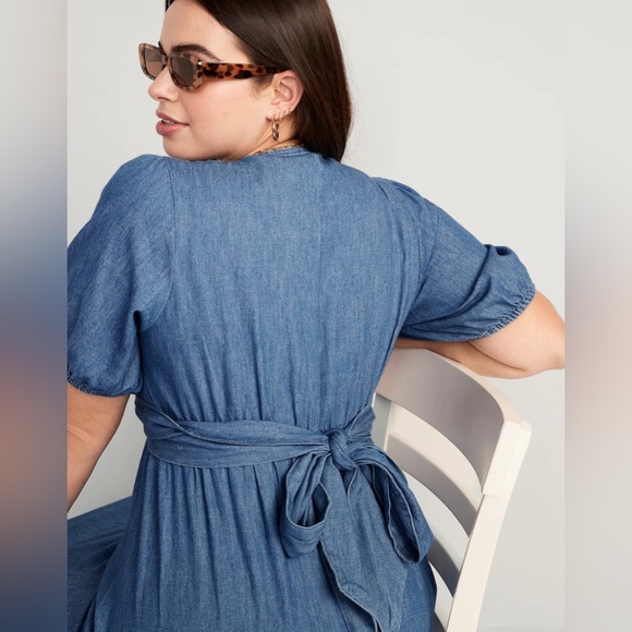 NWT! Women’s Fit & Flare Twist-Front Maxi Dress - Multiple Sizes 💛 - Picture 3 of 8